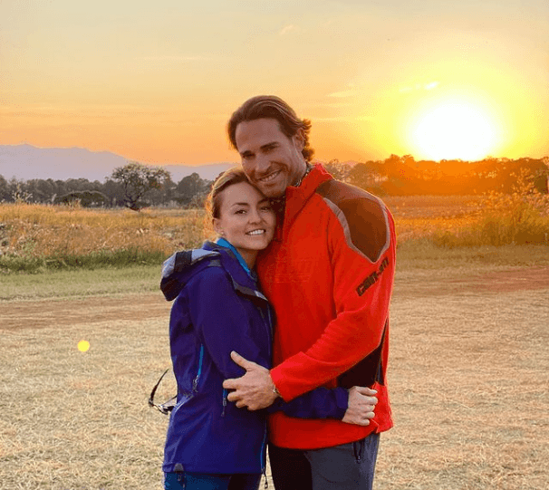 Rulli y 
<b><a href="https://www.univision.com/famosos/angelique-boyer-no-quiere-tener-hijos-sobrepoblacion-fotos" target="_blank">Boyer, quien ha dicho que no desea tener hijos</a></b>, iniciaron su noviazgo en 2014 y en los últimos años la actriz de origen francés ha dejado ver la buena relación que lleva con el único hijo del artista. 
<br>