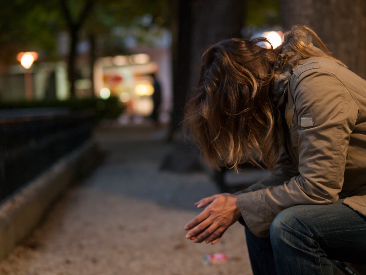 Cómo identificar si alguien tiene pensamientos suicidas: estas son 8 señales