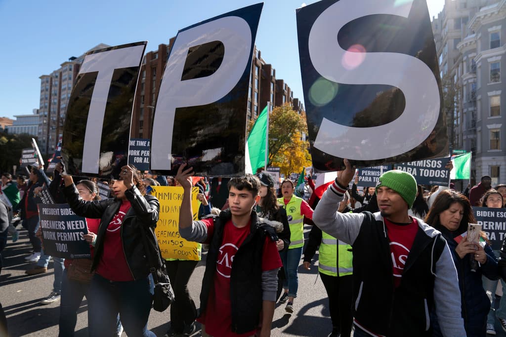 "Una noticia así nos llena de tristeza": las dudas y angustia de venezolanos tras la orden que cancela la extensión del TPS