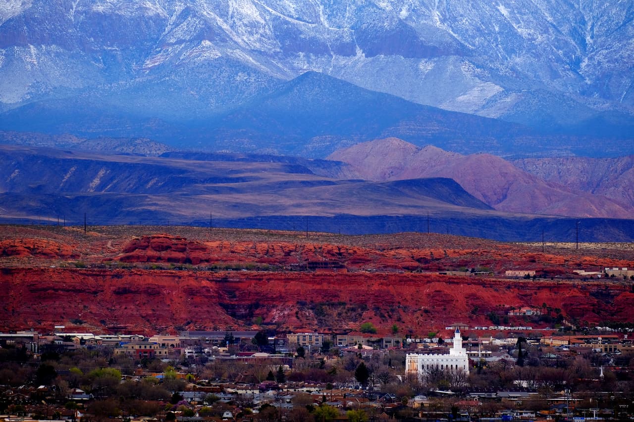 <h3 class="cms-H3-H3">2. St. George, Utah</h3>
<br>
<br>🏢 
<b>Proyección de cambio de población: </b>+118.1%
<br>
<br>🏢 
<b>Población total, 2020: </b>195,191
<br>
<br>🏢 
<b>Población proyectada para 2060: </b>425,690
<br>