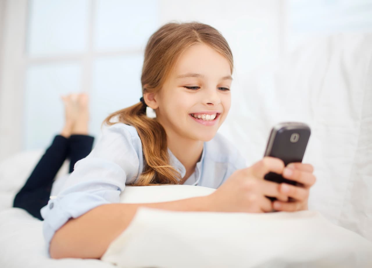 Por eso los jóvenes deben pensar antes de postear en sus redes sociales.
