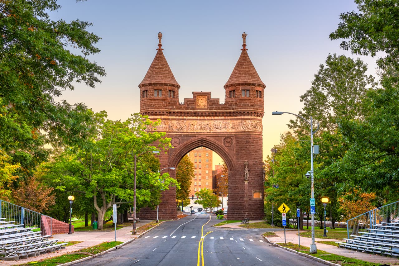 <b>Puesto 3. Connecticut.</b>
<br>
<br>Porcentaje de la población con al menos una dosis de la vacuna administrada: 38.3%.
<br>
<br>Número de personas con al menos una dosis administrada: 1,365,965.
<br>
