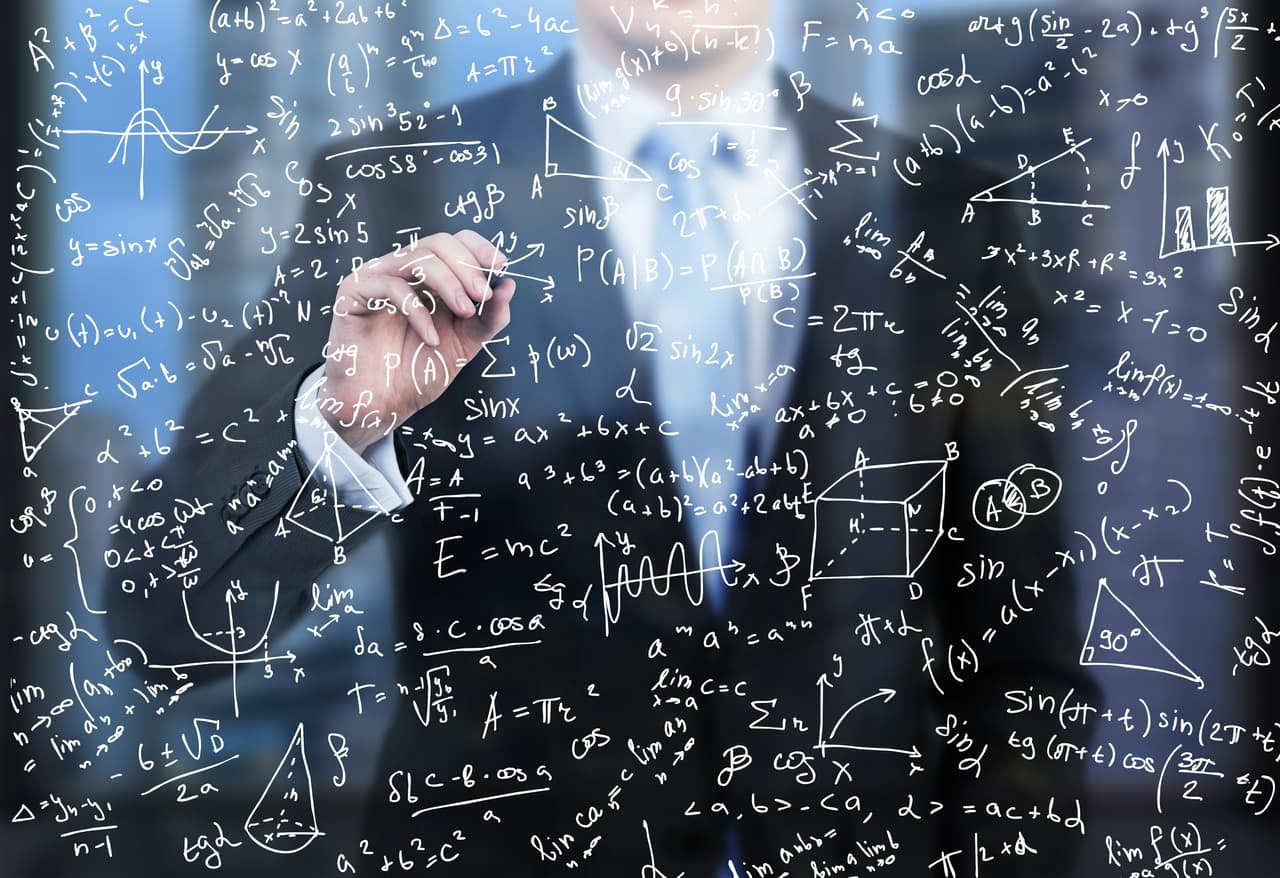 <b>Puesto 14. Matemático/a. </b>Salario promedio: 101,900 dólares. Realizan investigaciones que utilizan métodos matemáticos para comprender los desafíos que enfrentan organizaciones, empresas o instituciones. Trabajan para el gobierno federal, universidades o empresas privadas. Se espera que el empleo en este campo aumente un 26% para 2028.