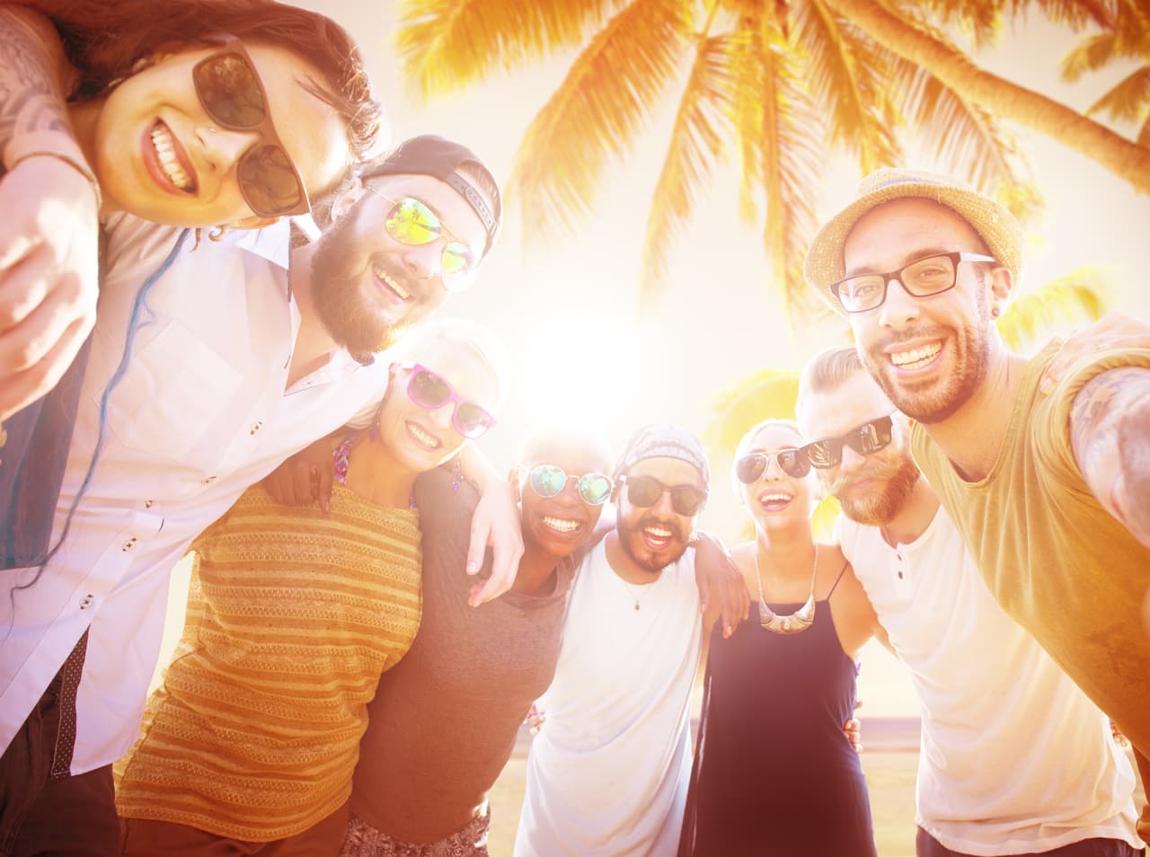 Las buenas lecturas y el buen humor, la apreciación y disfrute del arte, la música, las buenas compañías y las acciones desinteresadas, generar felicidad haciendo felices a los demás, el rostro sonriente, la capacidad de perdonar y olvidar, el compañerismo y la amistad, son algunos de los elementos que alimentan positivamente el ser interno...