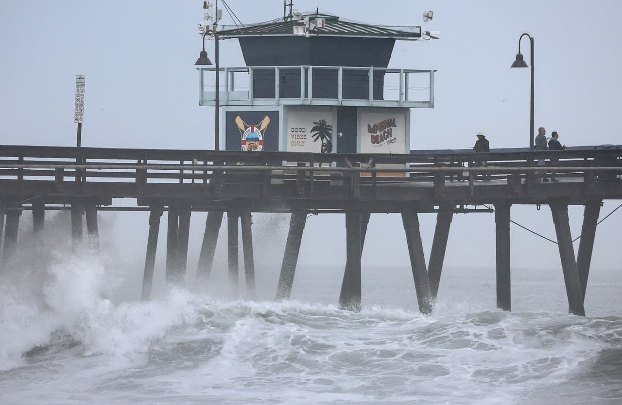 De huracán a tormenta tropical: Hilary se debilita, pero amenaza California con lluvias e inundaciones