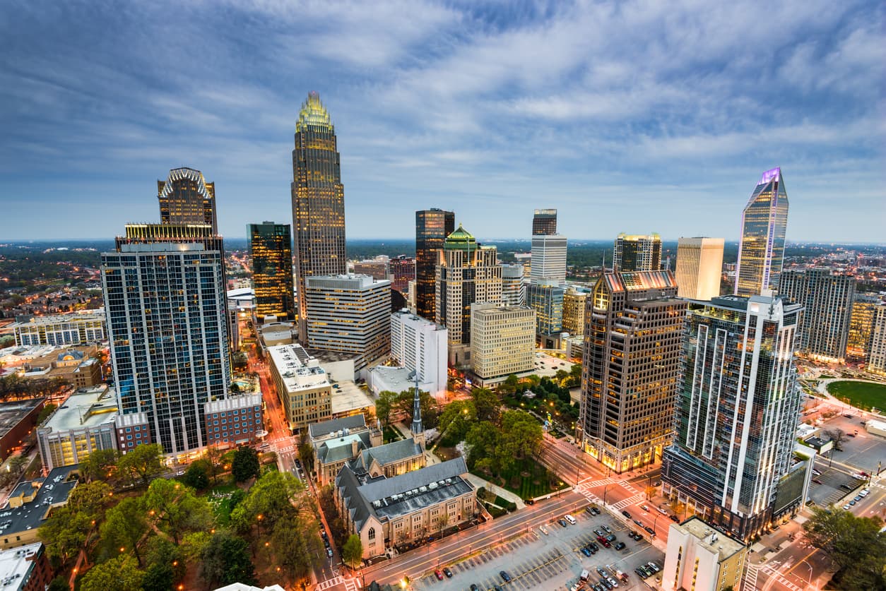 <b>#1 – Charlotte, Carolina del Norte.</b> La ciudad más importante de este estado encabeza el ránking, centro de operaciones de Bank of America.