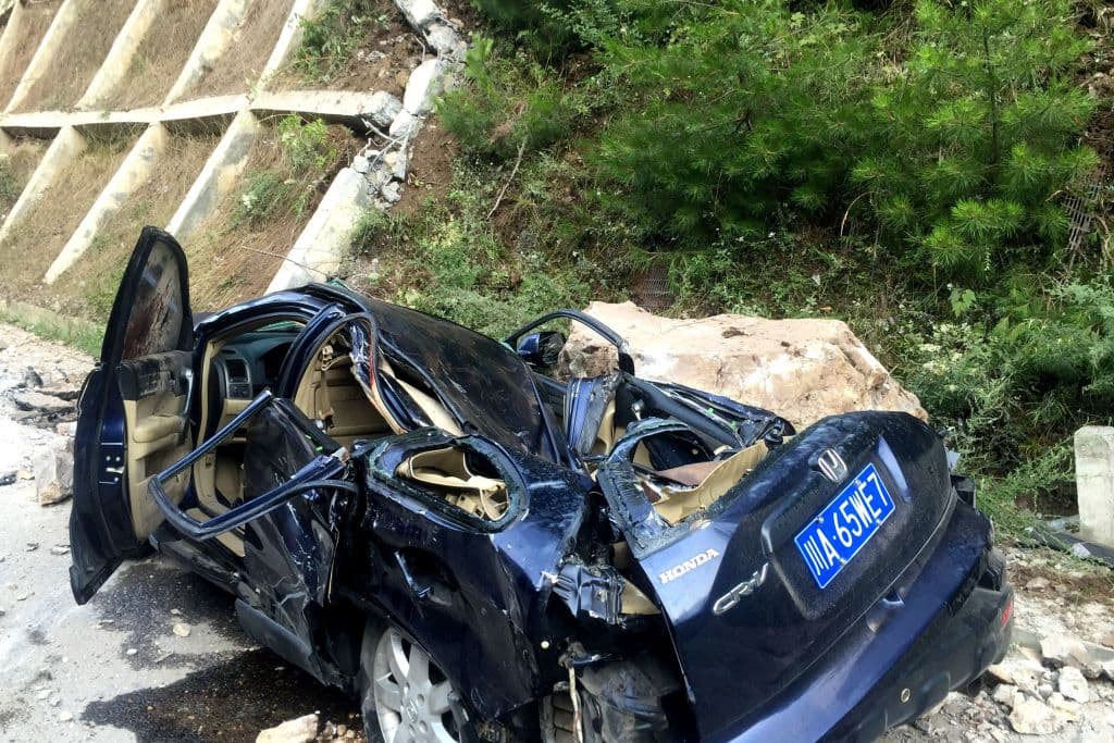 El Servicio Geológico de Estados Unidos (USGS) precisó que el epicentro del terremoto se ubicó a casi 180 millas al norte de la capital provincial Chengdu y a una profundidad de 6 millas.