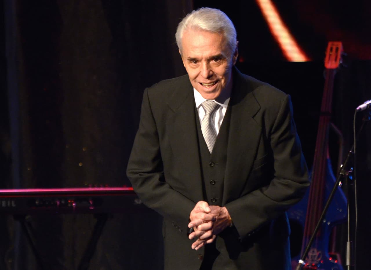 Sin embargo, el reconocido cantante de 76 años 
<b><a href="https://www.univision.com/famosos/frida-sofia-la-historia-que-tienes-que-saber-antes-de-juzgarla">se distanció de su nieta</a></b> y comentó que 
<b>ya no hablará con ella y tampoco acerca de ella</b>.