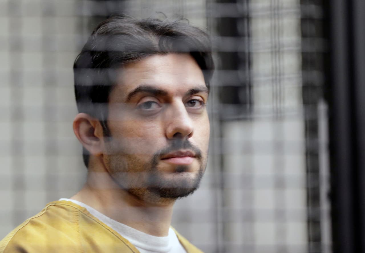 Hossein Nayeri, de 40 años fue declarado culpable este viernes en una corte de Newport Beach con dos cargos de de secuestro y uno de tortura a un hombre en 2012 y podría enfrentar un sentencia de vida en prisión.