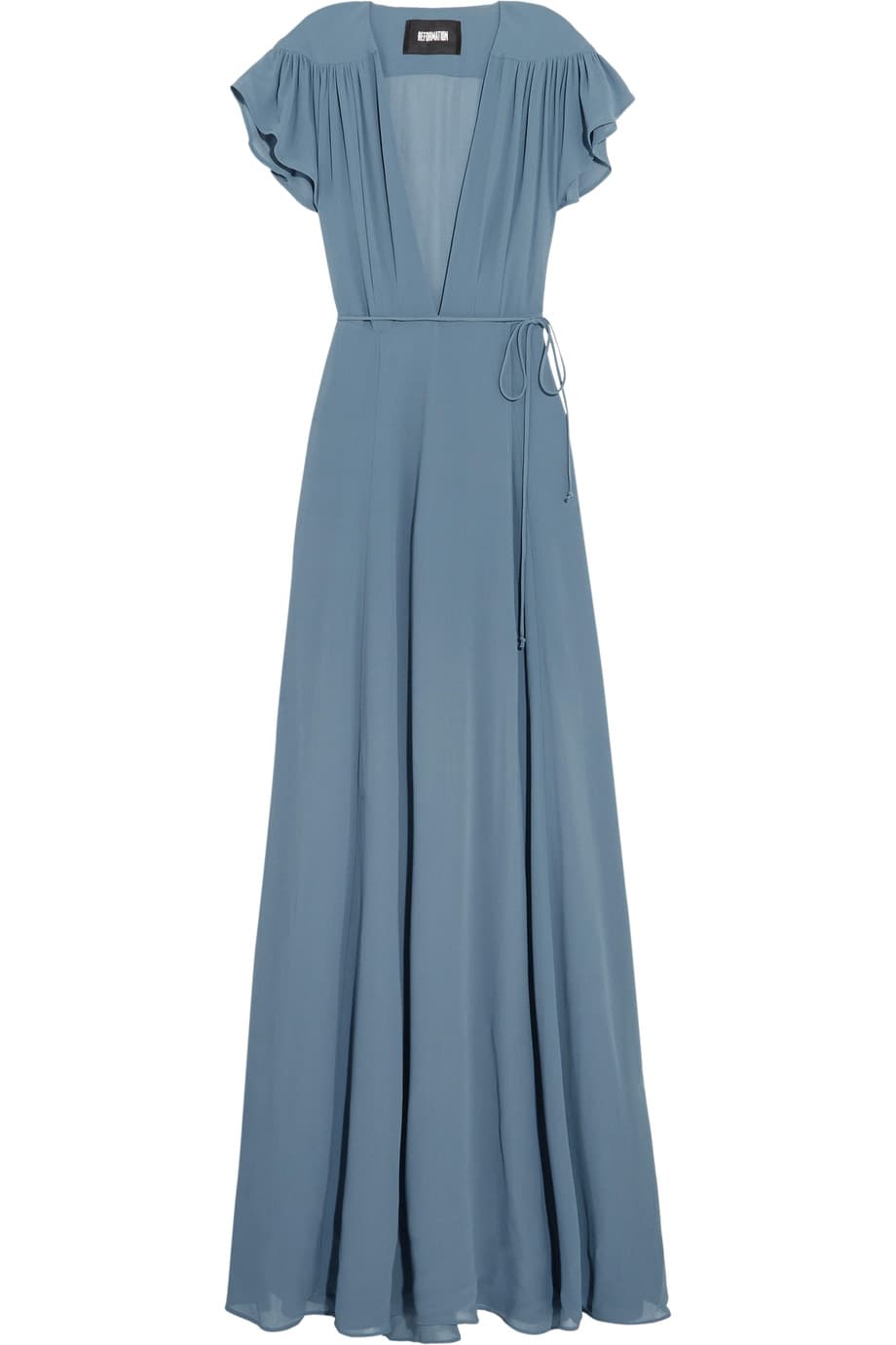 Si se trata de una celebración campestre a la luz del día, ideal optar por un vestido maxi con olanes en las mangas y escote pronunciado como este de Reformation.
<br>