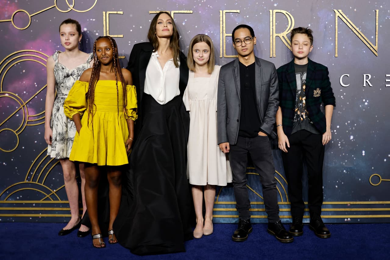 Angelina Jolie y sus hijos: Shiloh, Zahara, Vivienne, Maddox y Knox.