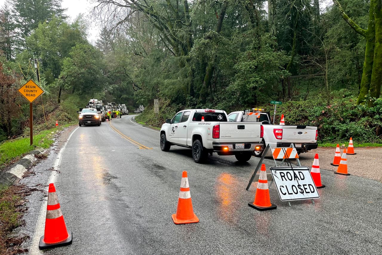 Las autoridades anunciaron para la tarde de este 9 de enero que habían finalizado 
<a href="https://www.univision.com/noticias/estados-unidos/tormentas-obligan-evacuaciones-masivas-california-comunidad-viven-principe-harry-y-meghan" target="_blank">la búsqueda de un niño de 5 años</a>, que fue arrastrado por la corriente, después de siete horas de esfuerzos de los rescatistas. El menor aún no ha sido declarado oficialmente como muerto, informó el portavoz del condado de San Luis Obispo, Tony Cipolla.