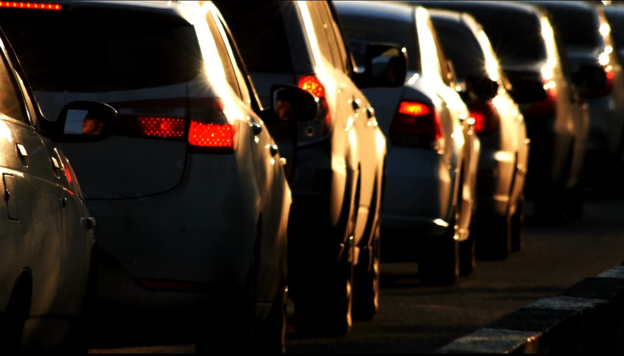Solo una vía abierta en la autopista 71 debido a accidente entre camión de 18 ruedas y petrolero