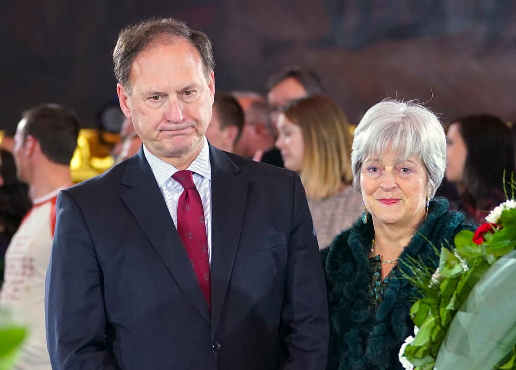 Samuel Alito: otra 'bandera trumpista' aumenta la controversia en torno al juez de la Corte Suprema