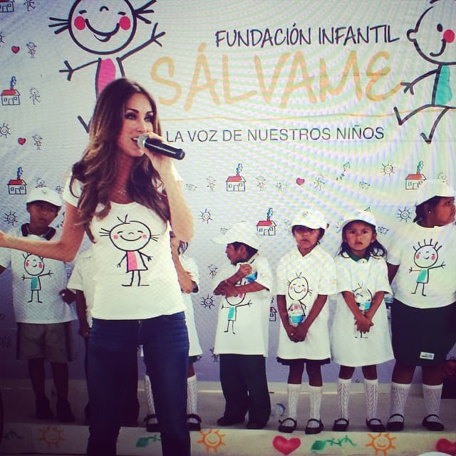 Durante ese tiempo también vimos a Anahí muy activa en las causas sociales como su Fundación Infantil Sálvame.