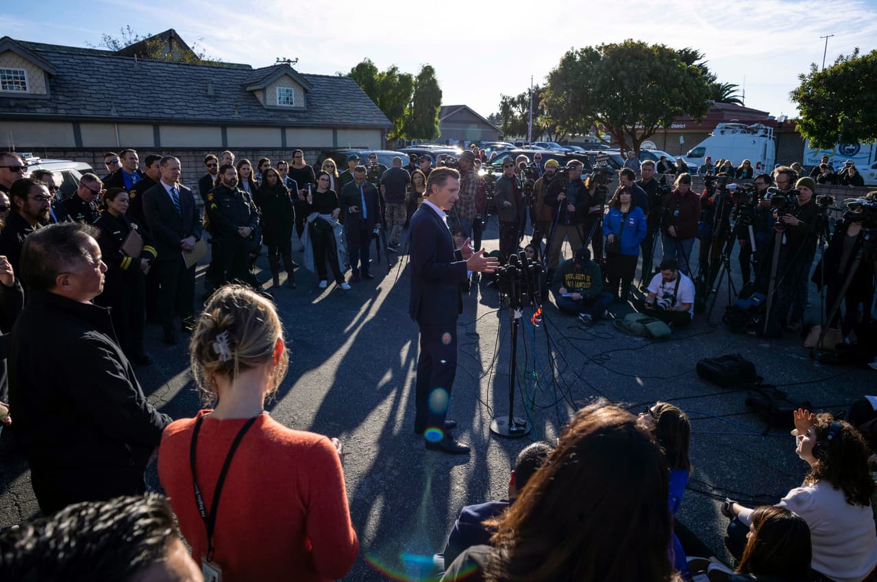 La oficina del gobernador Gavin Newsom hizo público el siguiente comunicado:
<br>
<br>"Las condiciones que los trabajadores del campo compartieron con el gobernador, como ganar $9 dólares por hora y vivir dentro de contenedores, son simplemente deplorables (...) Esa no es una forma de vivir. California está investigando a las granjas involucradas en el tiroteo de Half Moon Bay para garantizar que los trabajadores son tratados de manera justa y con la compasión que se merecen".
