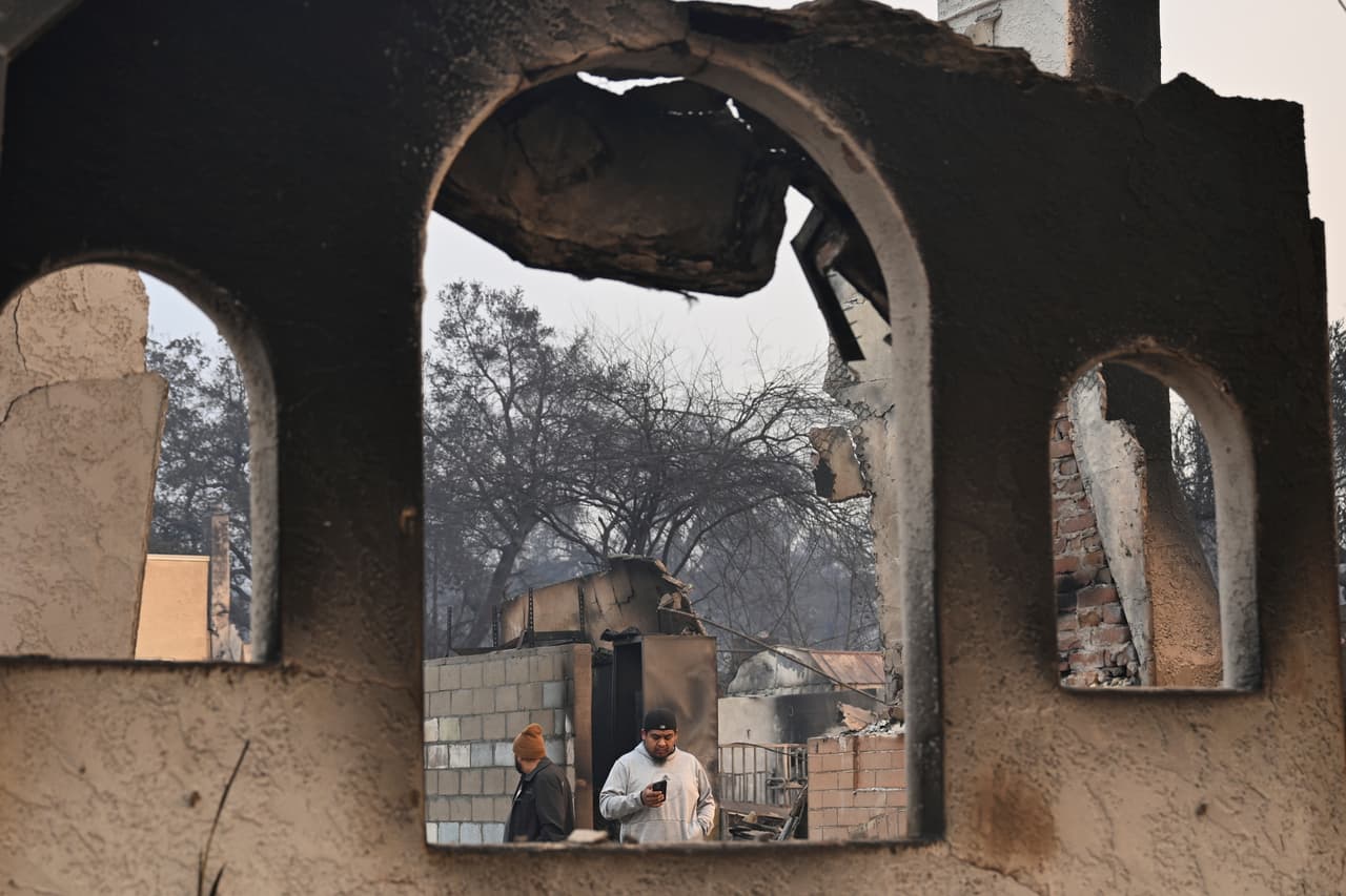 La 
<a href="https://www.univision.com/local/los-angeles-kmex/humo-incendios-forestales-afecta-tu-salud-consejos-protegerte">calidad del aire</a> en Los Ángeles es peligrosa, con índices de hasta 173 en algunas áreas afectadas.