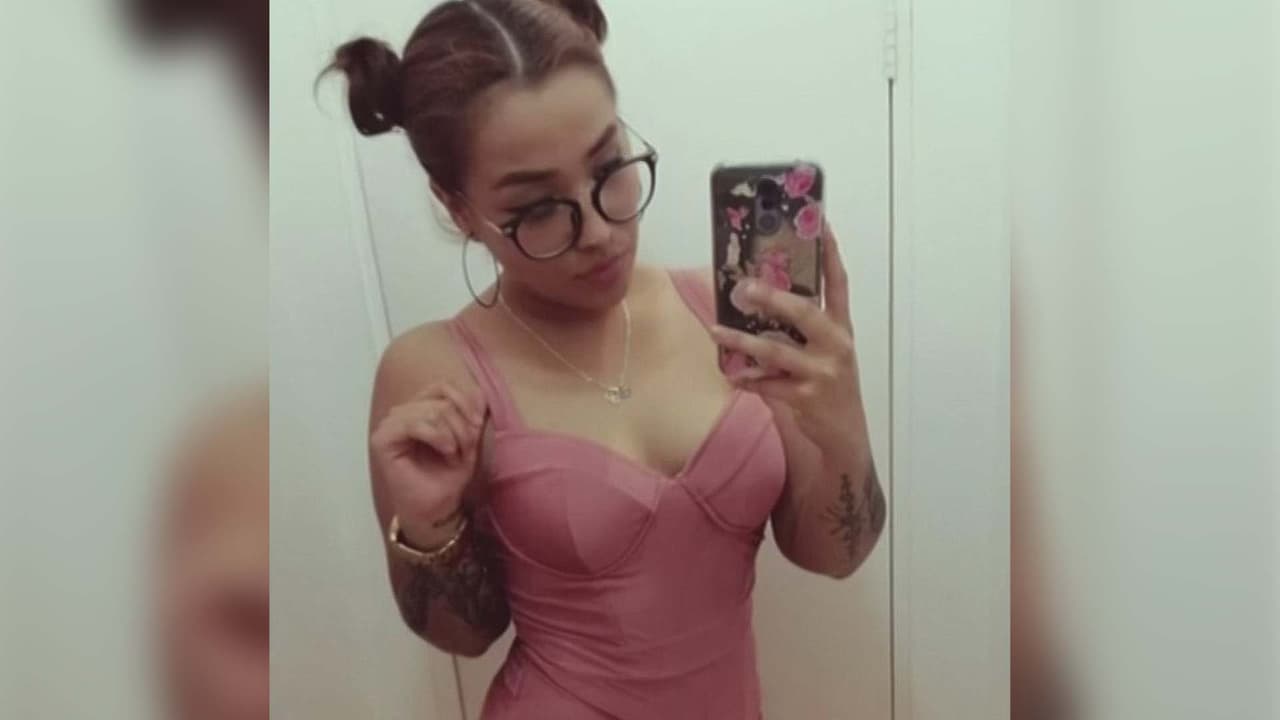 Ella quería transformar su figura porque en noviembre tenía planeado celebrar su cumpleaños en la playa con su novio. La mujer pagó 200 dólares por reducir el volumen de sus brazos y abdomen y transferir la grasa a los glúteos. Ocurrió en Monterrey, México. La doctora que le hizo el tratamiento desapareció.