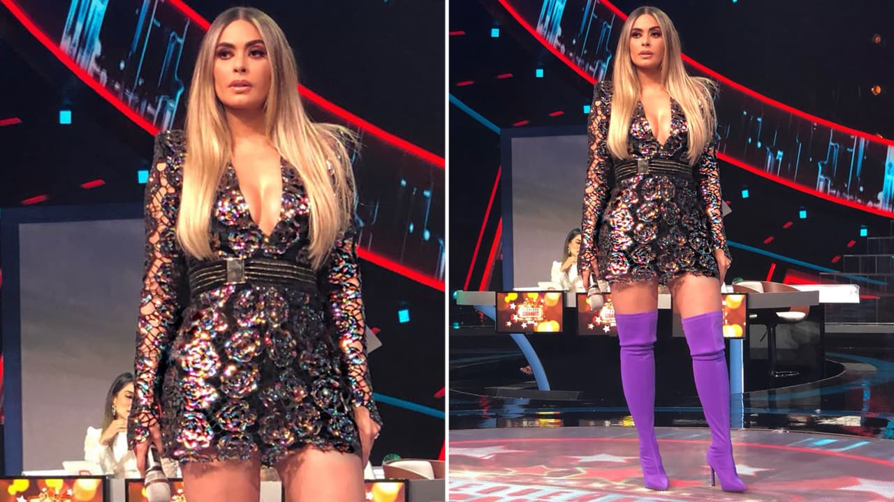 En el sexto show, Galilea optó por un vestido de mini falda con 
<b><a href="https://www.univision.com/shows/pequenos-gigantes/las-espectaculares-maxi-botas-de-galilea-que-todas-quieren-fotos">unas impresionantes botas Balenciaga</a></b> de punta en color morado.