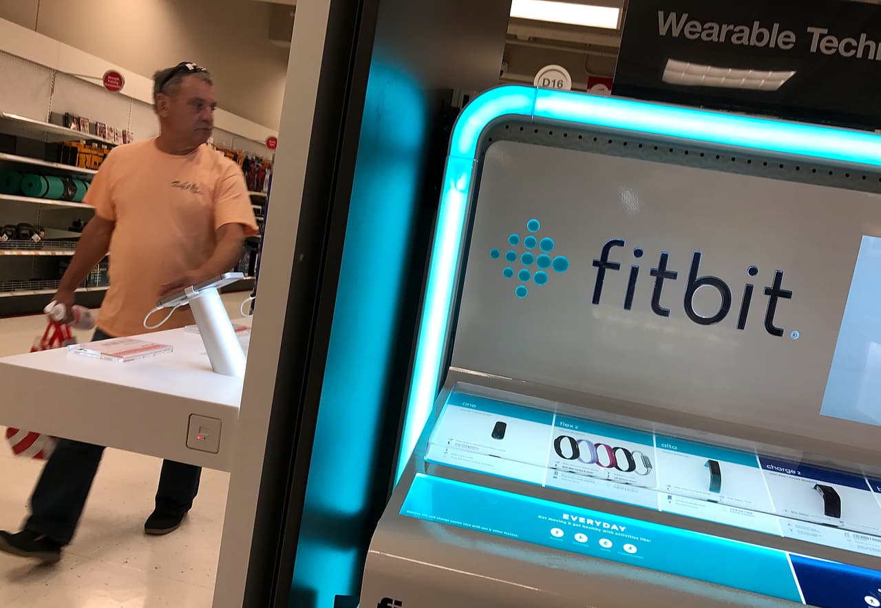 <h3 class="cms-H3-H3">1. Fitbit</h3>
<br>
<br>La aplicación de esta empresa tecnológica destinada a la 
<a href="https://www.univision.com/temas/salud">salud</a> y a la actividad física de sus usuarios 
<b>exige del 92% de las funciones del celular. </b>
<br>
<br>