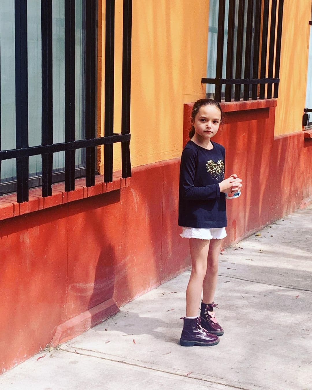 A los 9 años, Lucianna ha mostrado gran madurez con lo que ha vivido a su corta edad. Mayra Rojas dijo a la revista TVNotas que en su hogar hablan abiertamente de la adopción.