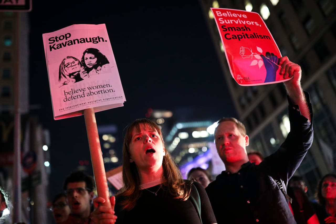Los participantes de la movilización en Manhattan gritaron consignas contra el nominado por Trump a la Corte Suprema.