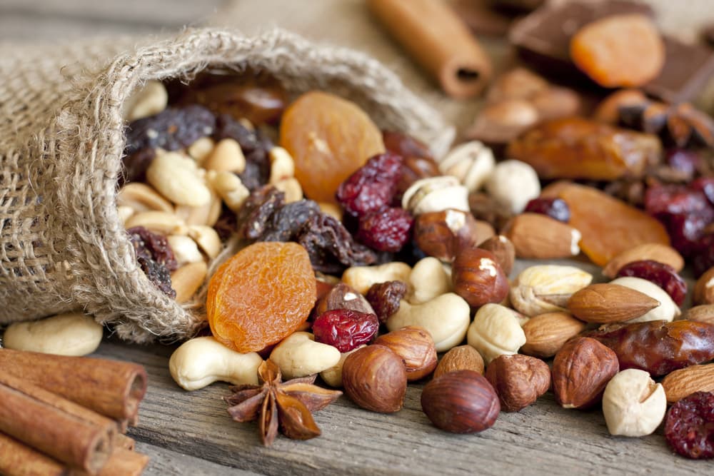 Alimentos ricos en grasas saludables. Ayudan al aumento de glúteos, y los podemos encontrar en el aceite de oliva, en los aguacates, y en los frutos secos, especialmente en las nueces.
<br>