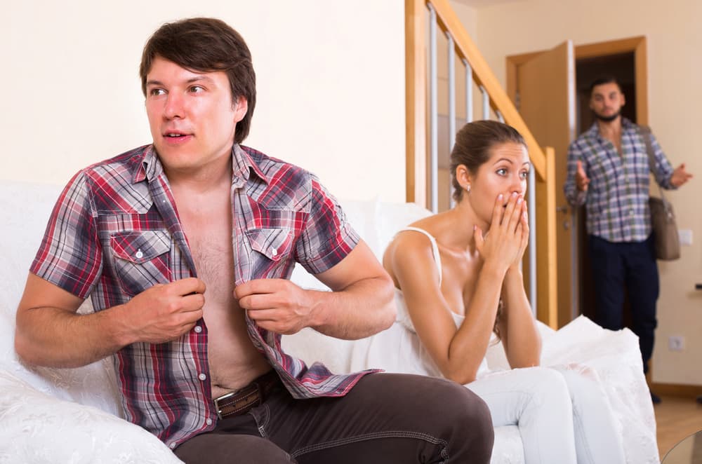 <b>Piscis - </b>
<br>Los piscianos tienden a sufrir en silencio los engaños. Si su pareja es infiel ellos hacen una especie de “bloqueo mental” que les impide ver las evidencias, aunque estén muy claras.