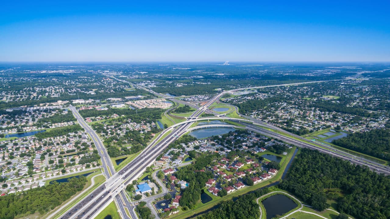 <b>Puesto 9: Orlando, Florida.</b> Esta ciudad ocupa el número uno en el tráfico y la infraestructura. La peor urbe del país en esta variable es Nueva York.