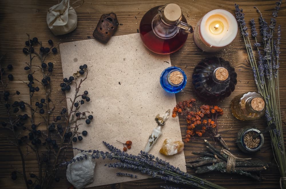 Hay muchas variedades que se han utilizado a través de los siglos dentro de la brujería, y cada uno, como ocurre con el zodiaco, por ejemplo, elige el que mejor le corresponde o le brinda mejores beneficios - o también depende de la situación en que se encuentre.