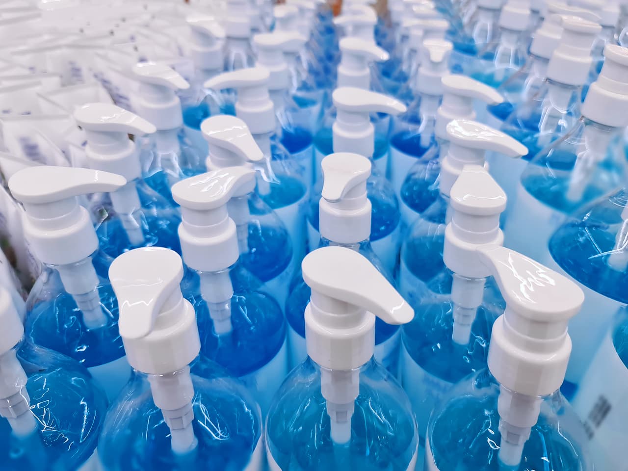 Debido a su condición de productos importados, los desinfectantes de manos a base de alcohol de 
<a href="https://www.univision.com/temas/mexico-city">México</a> están sujetos a un mayor escrutinio de la FDA. "Esta es la primera vez que la FDA emite una alerta de importación en todo el país para cualquier categoría de producto farmacéutico", apuntó en el comunicado. 
<br>