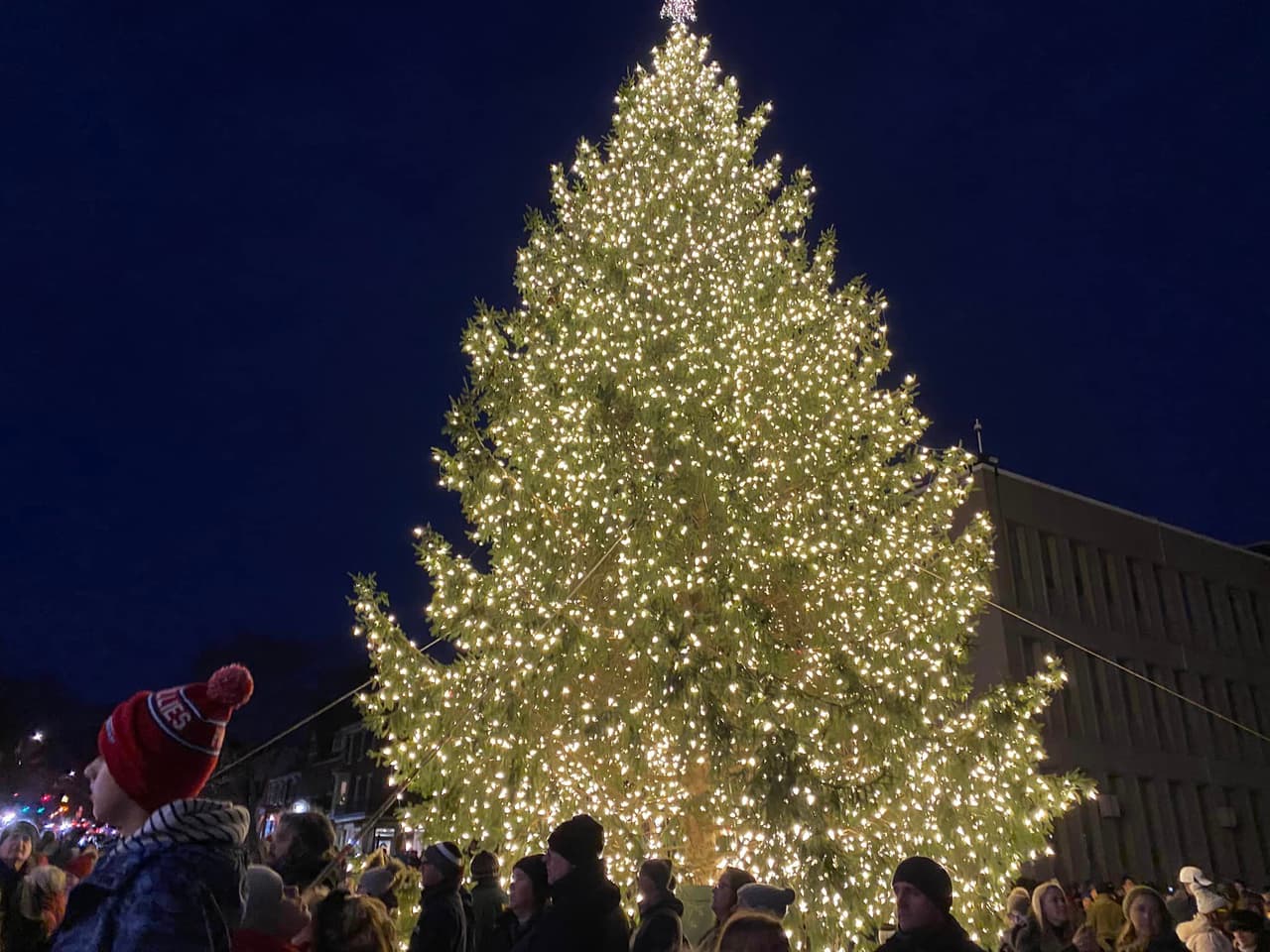 <b>Bethlehem</b>. Cada año, la ciudad se adorna con luces y decoraciones navideñas fascinantes y extensas, y se celebran varios eventos como Christkindlmarkt, un festival navideño de cinco semanas de duración.
<br>
<br>
<b><a href="https://goo.gl/maps/BkPC9rUGatLNzjnZ8">Cómo llegar</a></b>