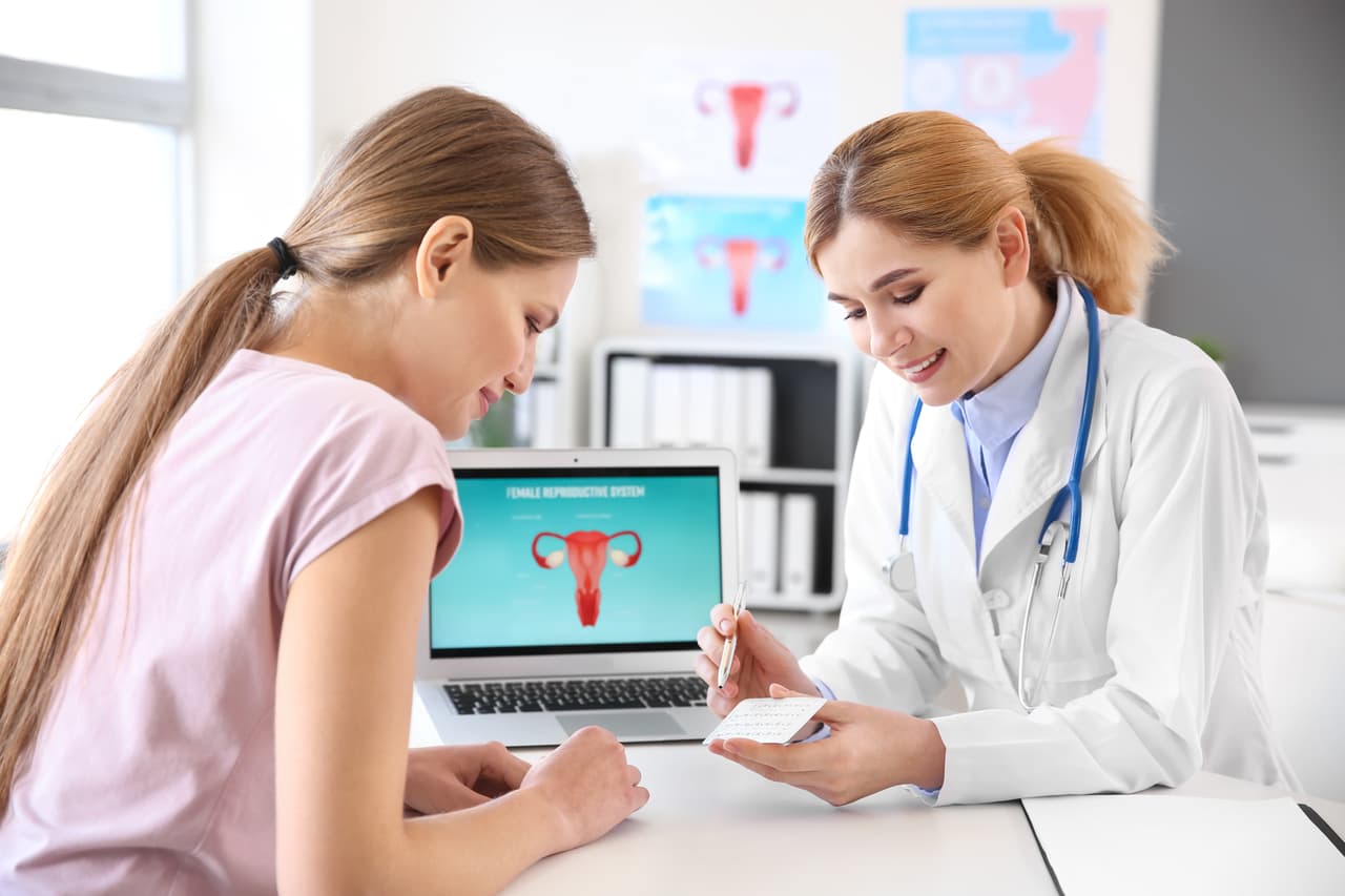 <b>6. Obstetras y Ginecólogos:</b> ganan un salario de $277,960 al año.