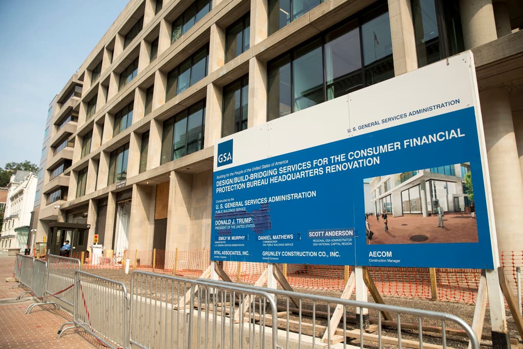 Qué hace y cómo surgió la oficina de protección financiera que el gobierno de Trump pidió prácticamente cerrar