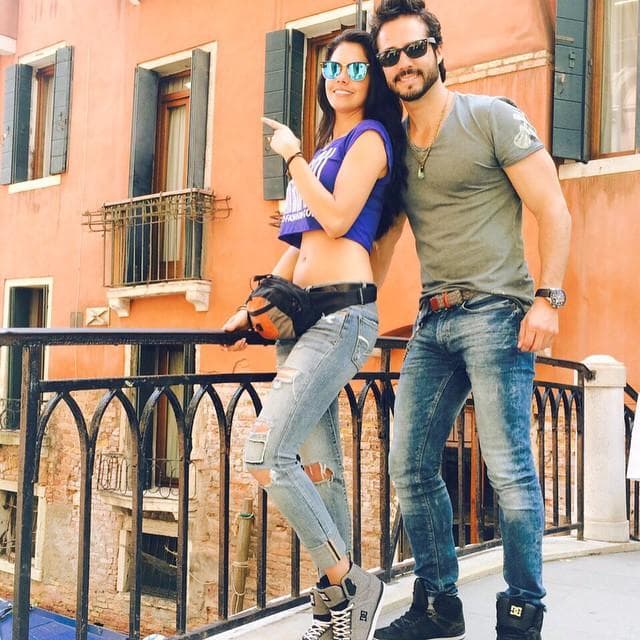 Se rumoró que el actor estaba enamorado de su compañera de "Muchacha Italiana Viene a Casarse", Livia Brito. Aunque hasta la fecha ambos siguen negando que tuvieron una relación.