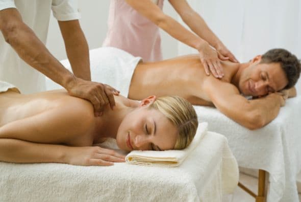Si eres taurano o taurana puedes acentuar tu sensualidad utilizando aceites en tu cuerpo que inviten a deslizar las manos sobre el mismo, refuercen tu excitabilidad y la de tu pareja, y en todo momento te proyectes con movimientos suaves, tiernos, muy sensuales y provocativos. Tu lentitud debe ser excitante, nunca molesta, sino todo un preámbulo para lo que viene después.