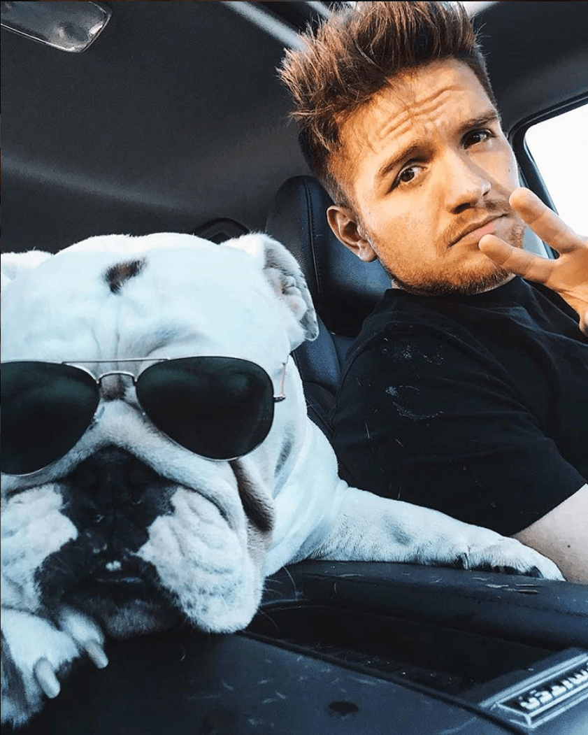 El perro de 
<b><a href="https://www.univision.com/temas/el-dasa">El Dasa</a></b>, 
<b><a href="https://www.instagram.com/benitoelperrolopez/?hl=en">'Benito'</a></b>, hasta tiene su propia cuenta de Instagram. ¡No pos 'guau'!