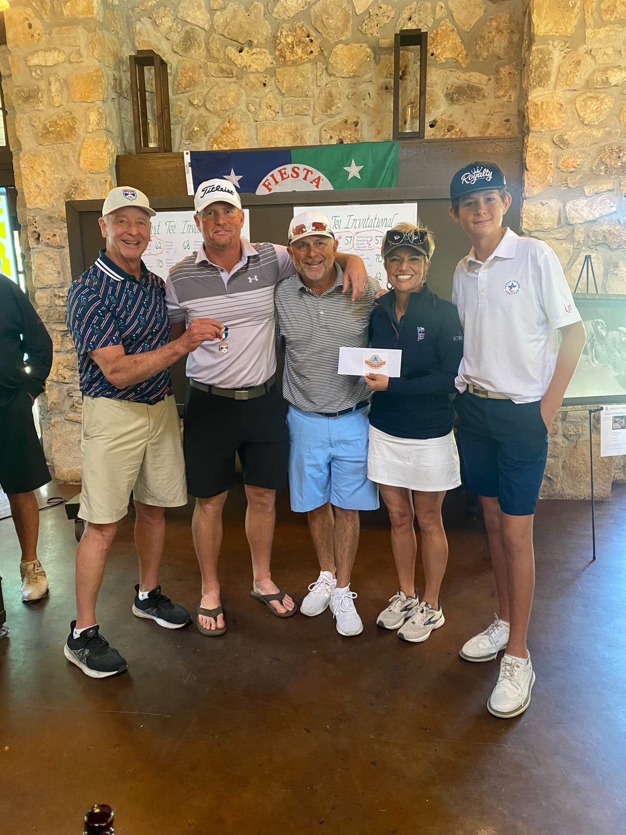 <h2 class="cms-H2-H2"><b>First Tee Invitation</b></h2>
<br>
<ul>
 <li class="li1">Cuándo: 26 de abril</li>
</ul> 
<ul>
 <li class="li1">Hora: 8:00 a 13:00 horas</li>
</ul> 
<ul>
 <li class="li1">Dónde: Canyon Springs Golf Club</li>
</ul> 
<ul>
 <li class="li1">Qué es: Evento auspiciado por el Canyon Springs Senior Men’s Golf Association</li>
</ul> 
<ul>
 <li class="li1">Costo: 600 dólares por equipo de 4 personas</li>
</ul>