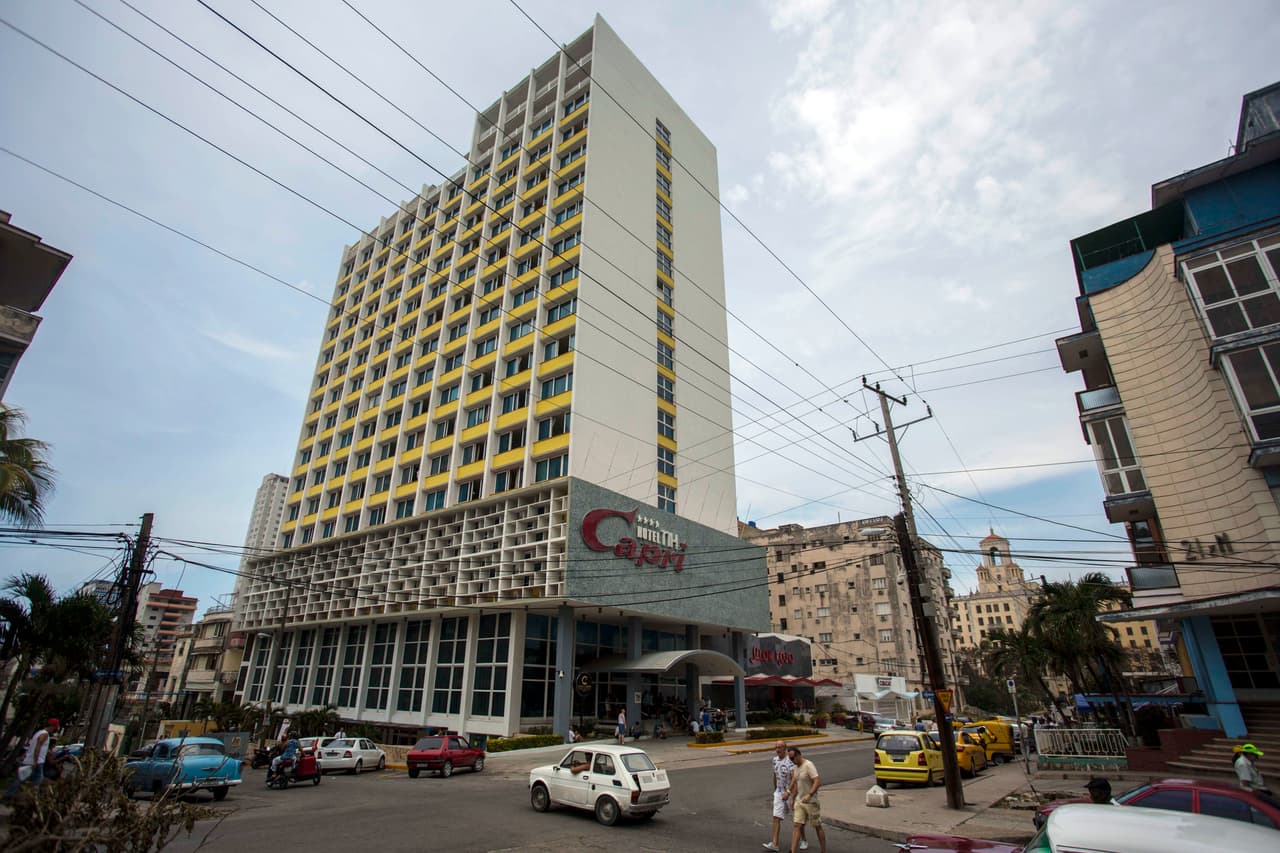 Alrededor del 21 de abril del año pasado, un diplomático estadounidense y un médico de Miami reportaron haber oído un sonido ensordecedor en el Hotel Capri, donde se alojaban.
