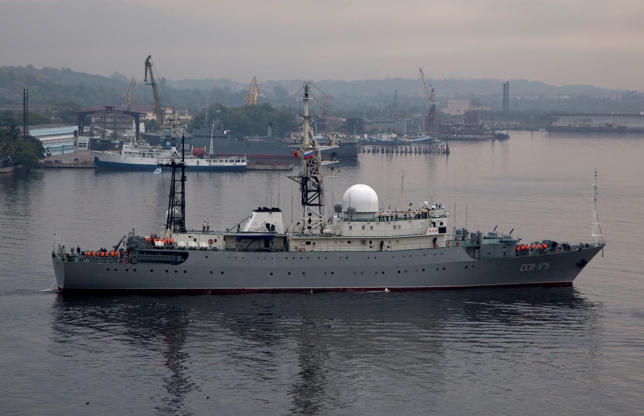 Sin luces y sin responder: un barco espía ruso navega "peligrosamente" cerca del sureste de EEUU