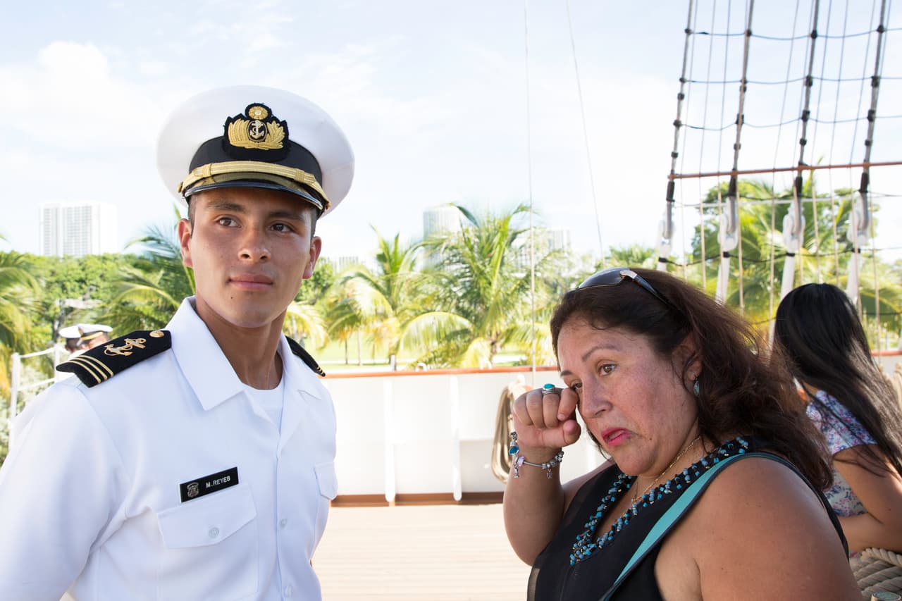 La esperanza de Manlio es que su madre pueda ir a Perú para verlo graduarse de la escuela naval en diciembre de 2017.