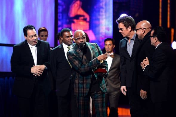 Sergio George, Oscar D'León, Ismael Miranda, Willy Chirino, Tito Nieves y José Alberto 'El Canario' presentaron el tema 'Para Celebrar'.