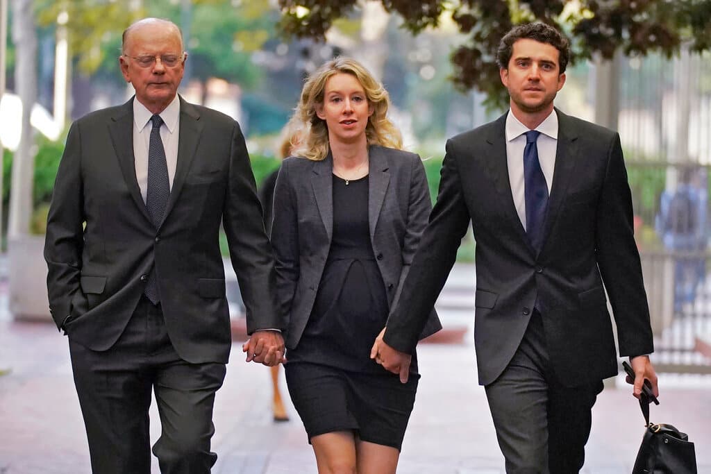 La fundadora de Theranos, Elizabeth Holmes, habría intentado fugarse a México tras ser sentenciada a 11 años de cárcel, según fiscales