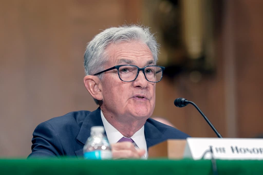 Jefe de la Fed alaba la fortaleza del mercado laboral y cómo esto frenó una recesión