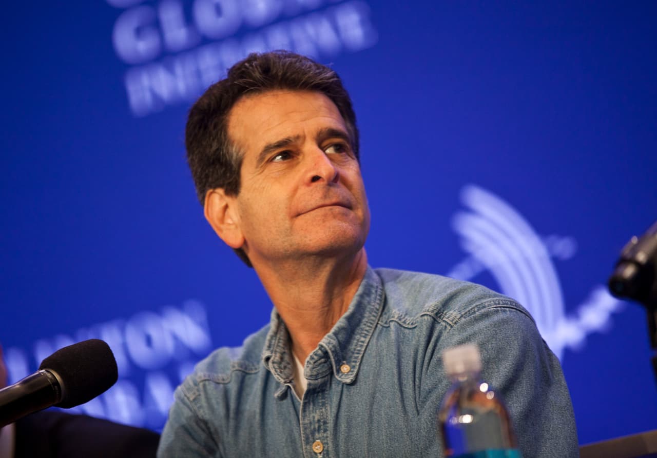 <b>Dean Kamen, DEKA Research.</b>
<br>
<br>El trabajo de este inventor ha tenido un gran impacto significativo en la tecnología médica. Posee más de 440 patentes en Estados Unidos, algunas de ellas revolucionarias en el campo de la quimioterapia, la diálisis y la robótica. A pesar de esto, probablemente siempre será más conocido por inventar el vehículo personal Segway. 
<br>
