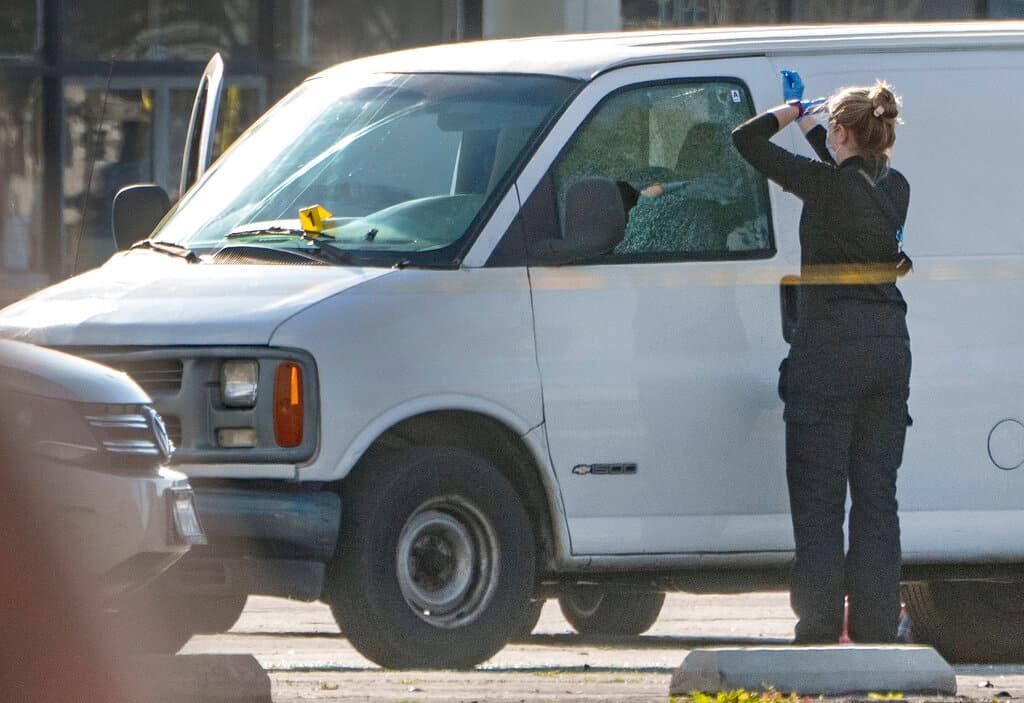 Sospechoso del tiroteo cerca de Los Ángeles que dejó 10 fallecidos se mata al ser interceptado por la policía