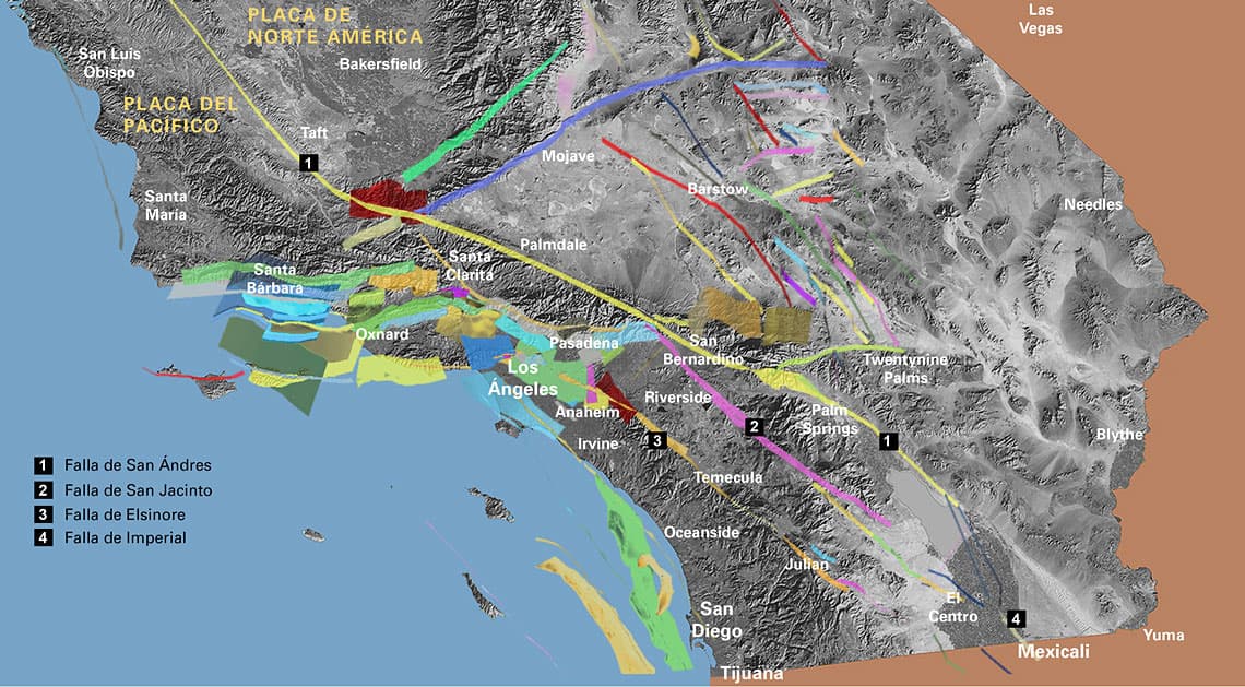 En el Sur de California se ubica la línea divisoria entre las placas tectónicas del Pacífico y Norte América. Estas placas son grandes secciones de la corteza terrestres que se están moviendo de forma lateral. La de Norte América se extiende al oriente, mientras que la placa del Pacífico se extiende al occidente, hacia Japón.