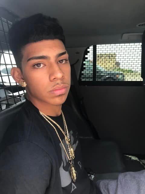 David Anakin Guerra ingresó en la cárcel del condado de Bexar por cargos de posesión de una sustancia controlada de 1 a 4 gramos, conducir de forma imprudente y posesión ilegal de un arma.