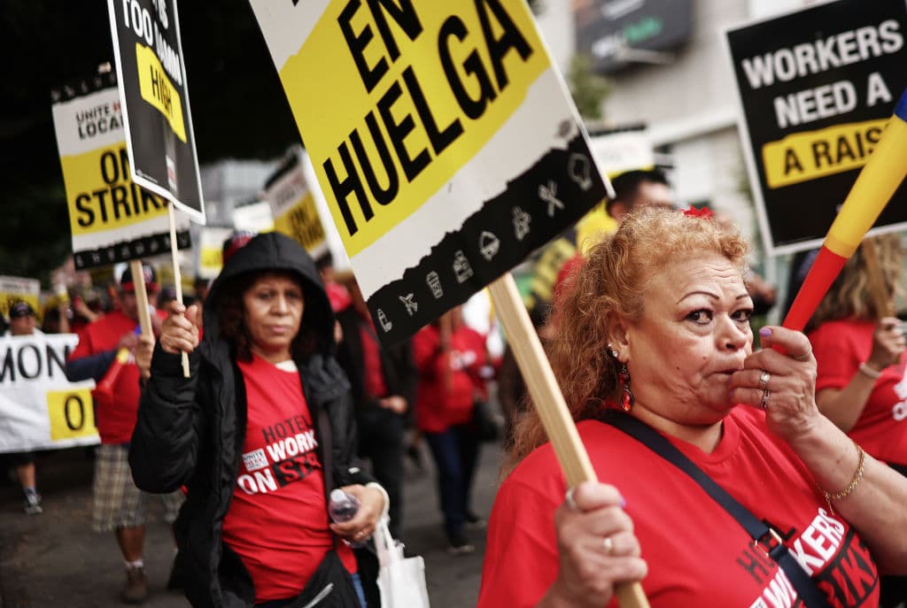 El sindicato Unite Here Local 11 representa a unos 15,000 trabajadores empleados en aproximadamente 60 hoteles reconocidos en los condados de Los Ángeles y Orange.