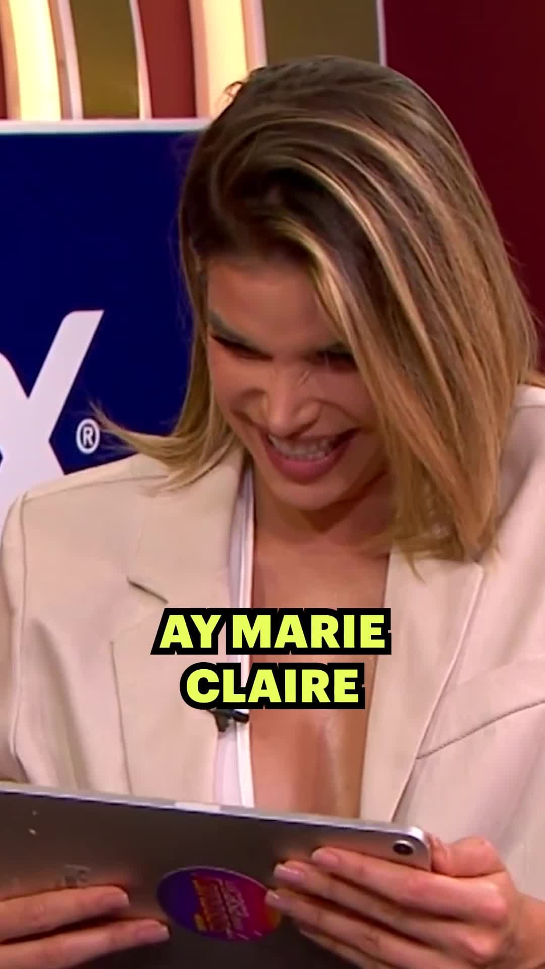 Marie Claire le mete tremendo susto a Elaine Haro